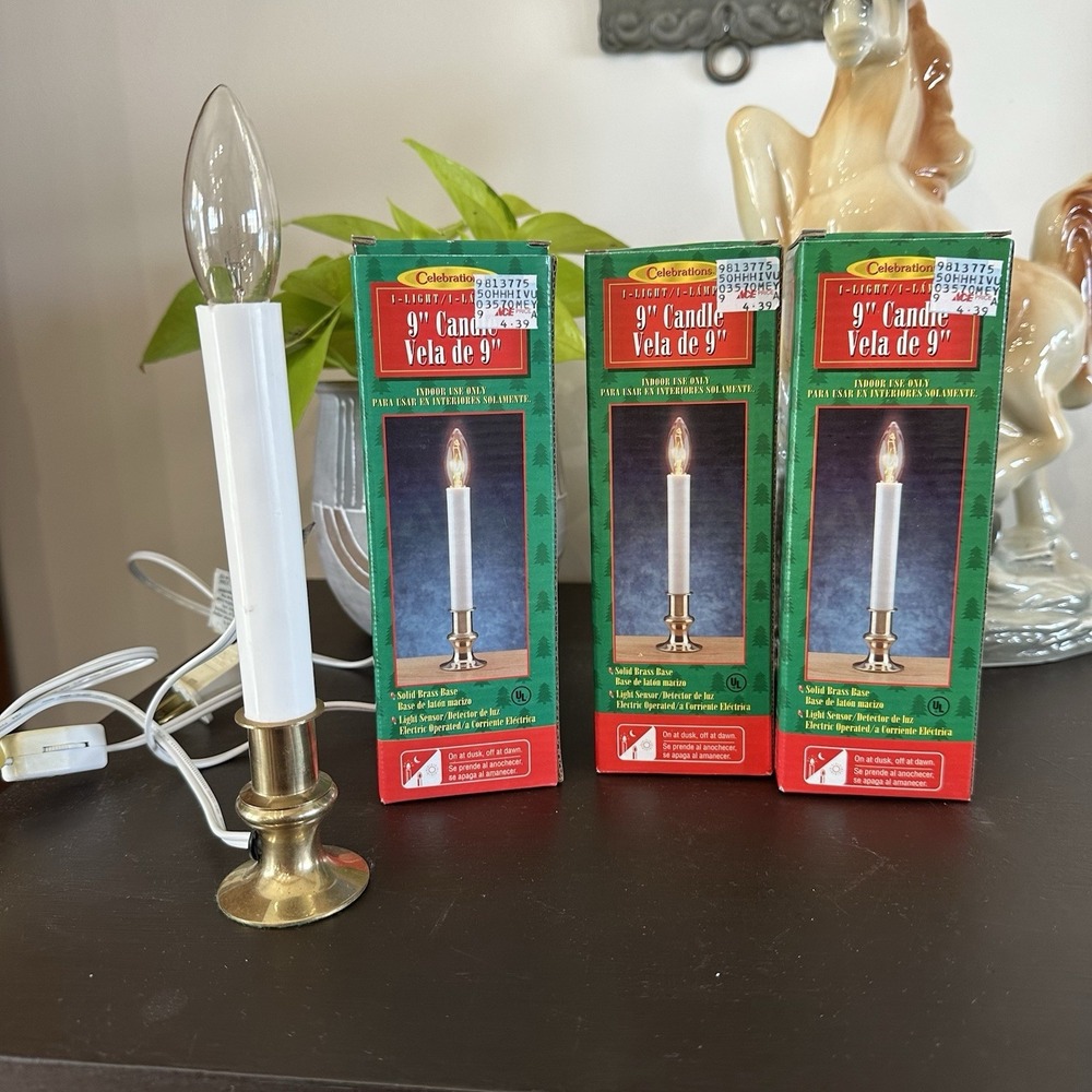 VTG (4) New Electric Window Candle Lamp Brass Base Dusk to Dawn Sensor